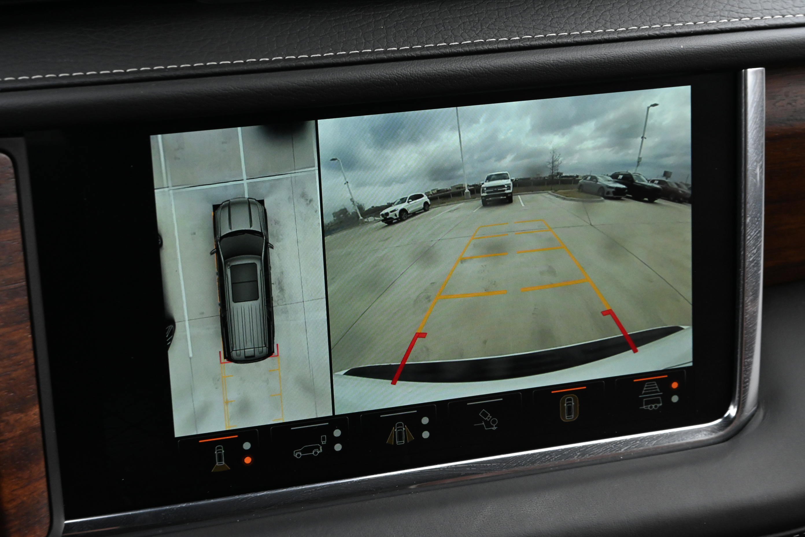 Used 2023 GMC Yukon Denali Ultimate AWD/4WD image 16