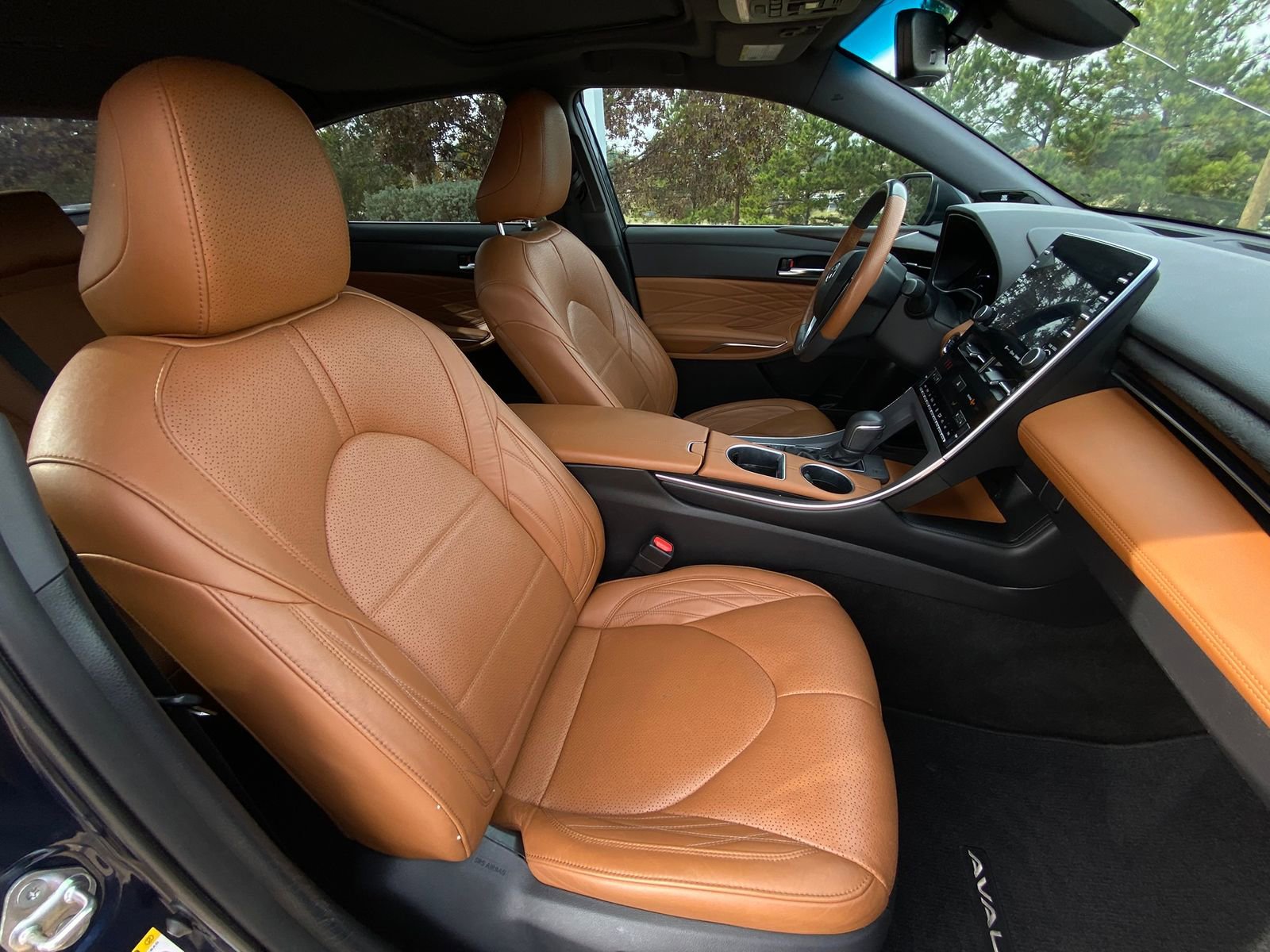 Used 2019 Toyota Avalon Limited image 13