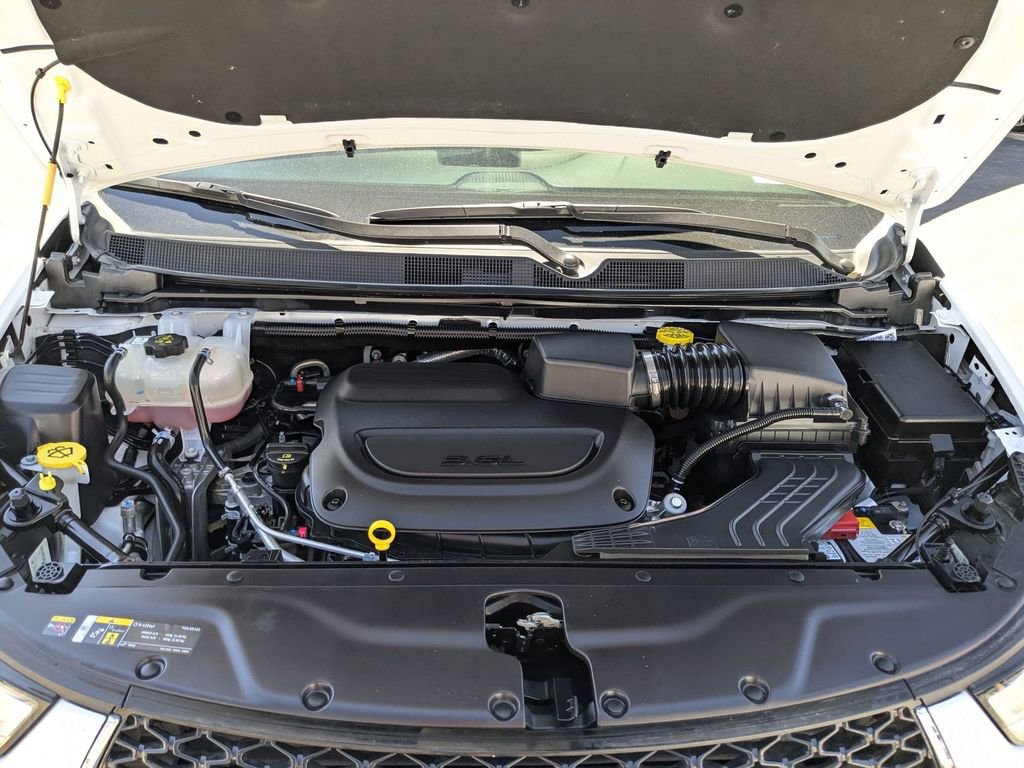 Used 2025 Chrysler Pacifica Select image 27