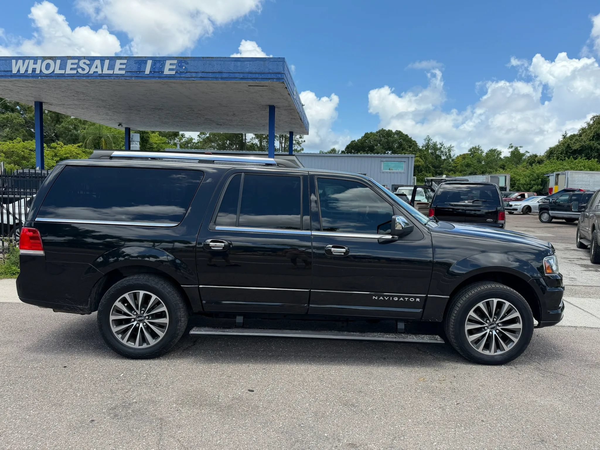 Used 2015 Lincoln Navigator L 4WD image 5