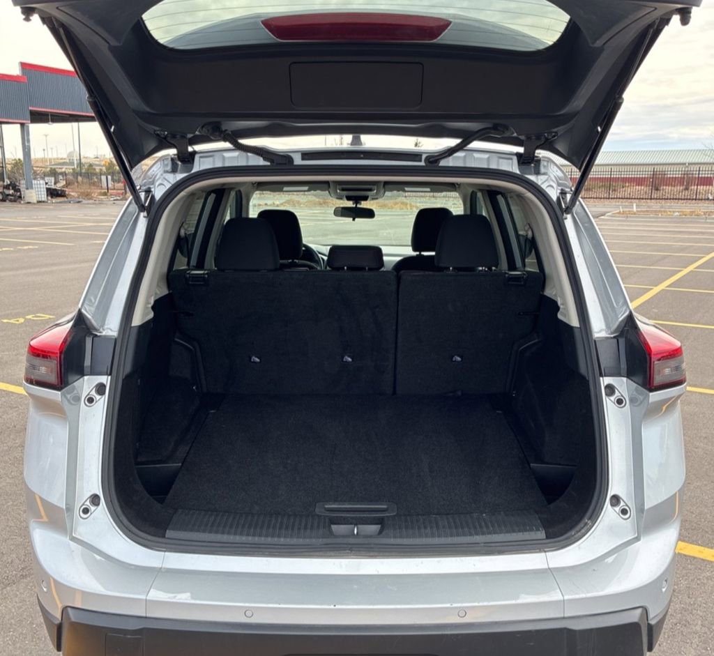 Used 2024 Nissan Rogue S image 17