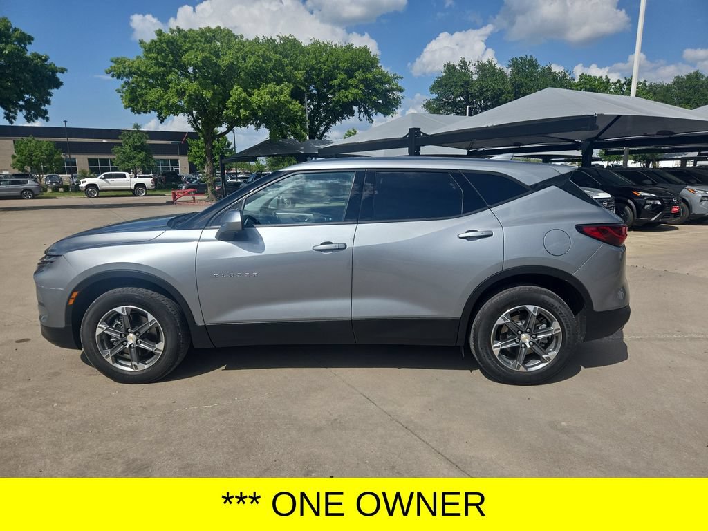 Used 2025 Chevrolet Blazer LT AWD/4WD image 2
