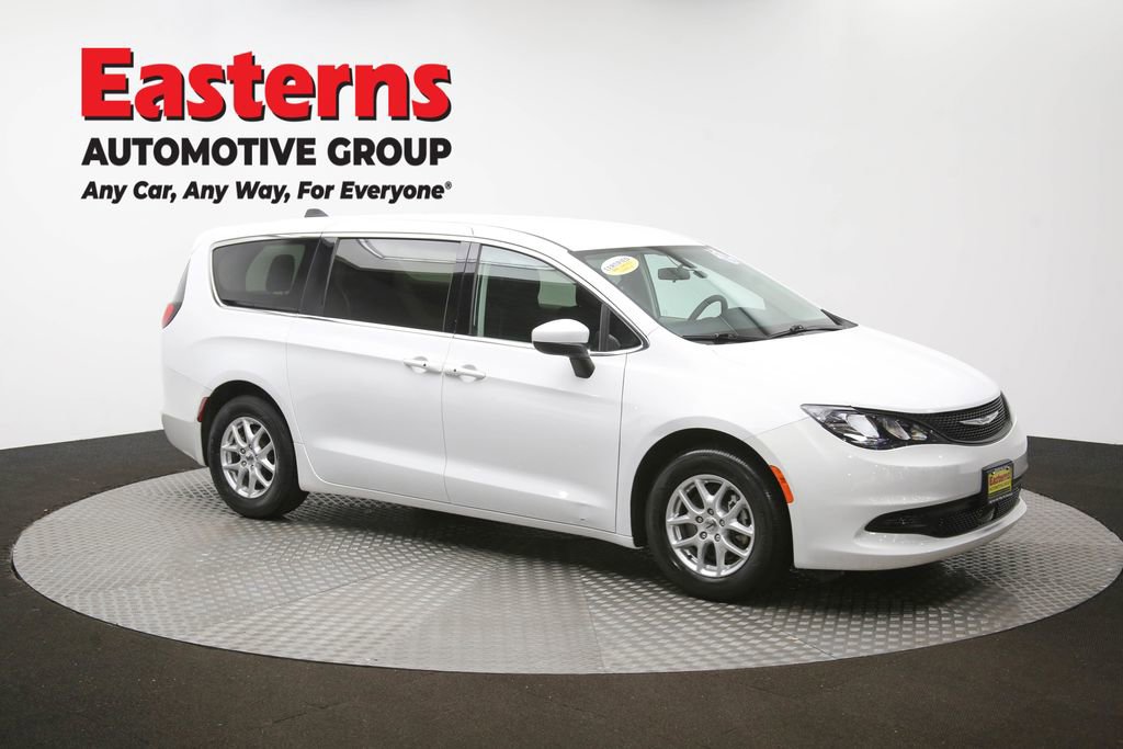 Used 2022 Chrysler Voyager LX image 45