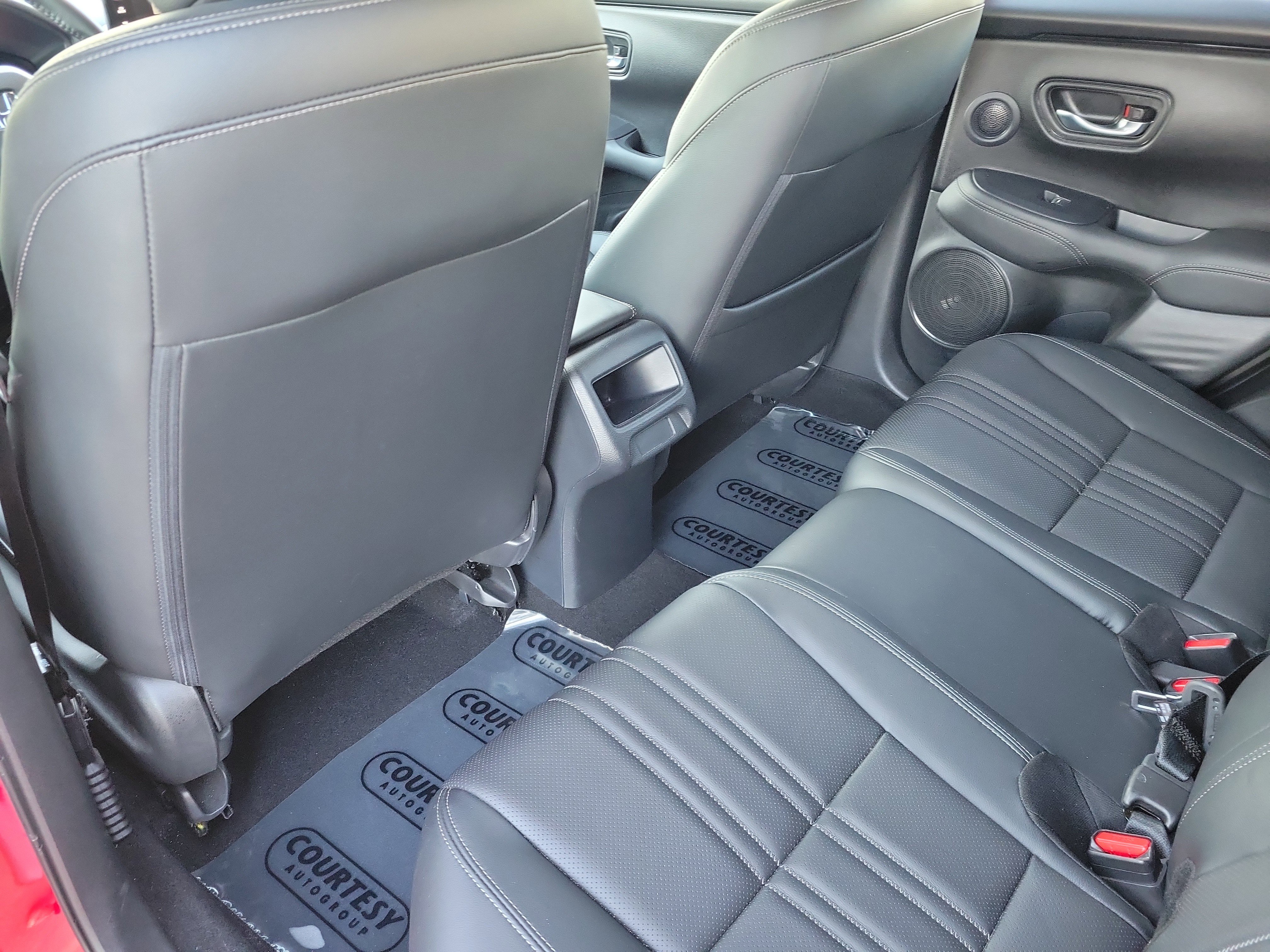 Used 2023 Honda HR-V EX-L image 11