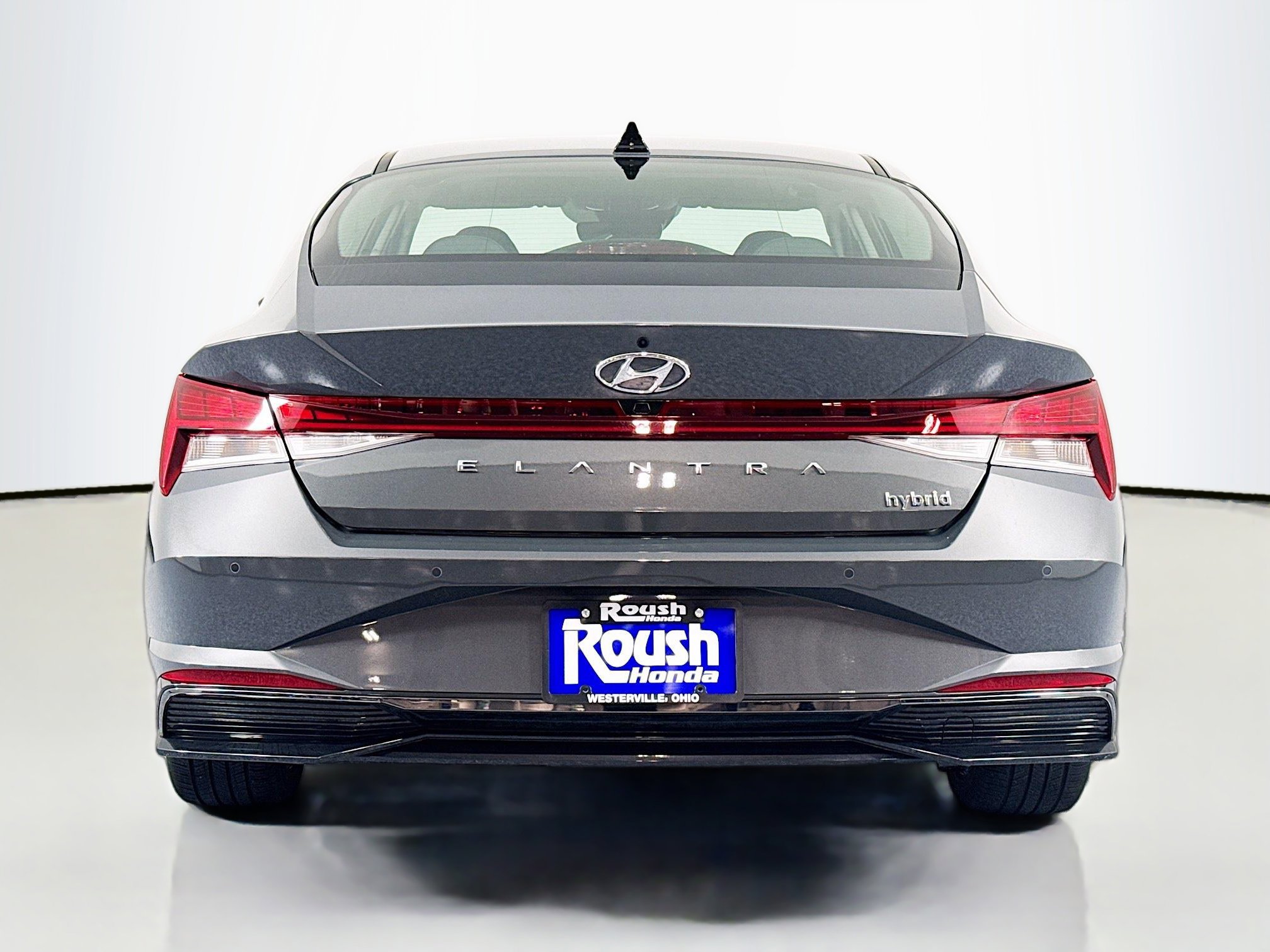 Used 2023 Hyundai Elantra Limited w/ Preferred Accessory Package FWD image 6