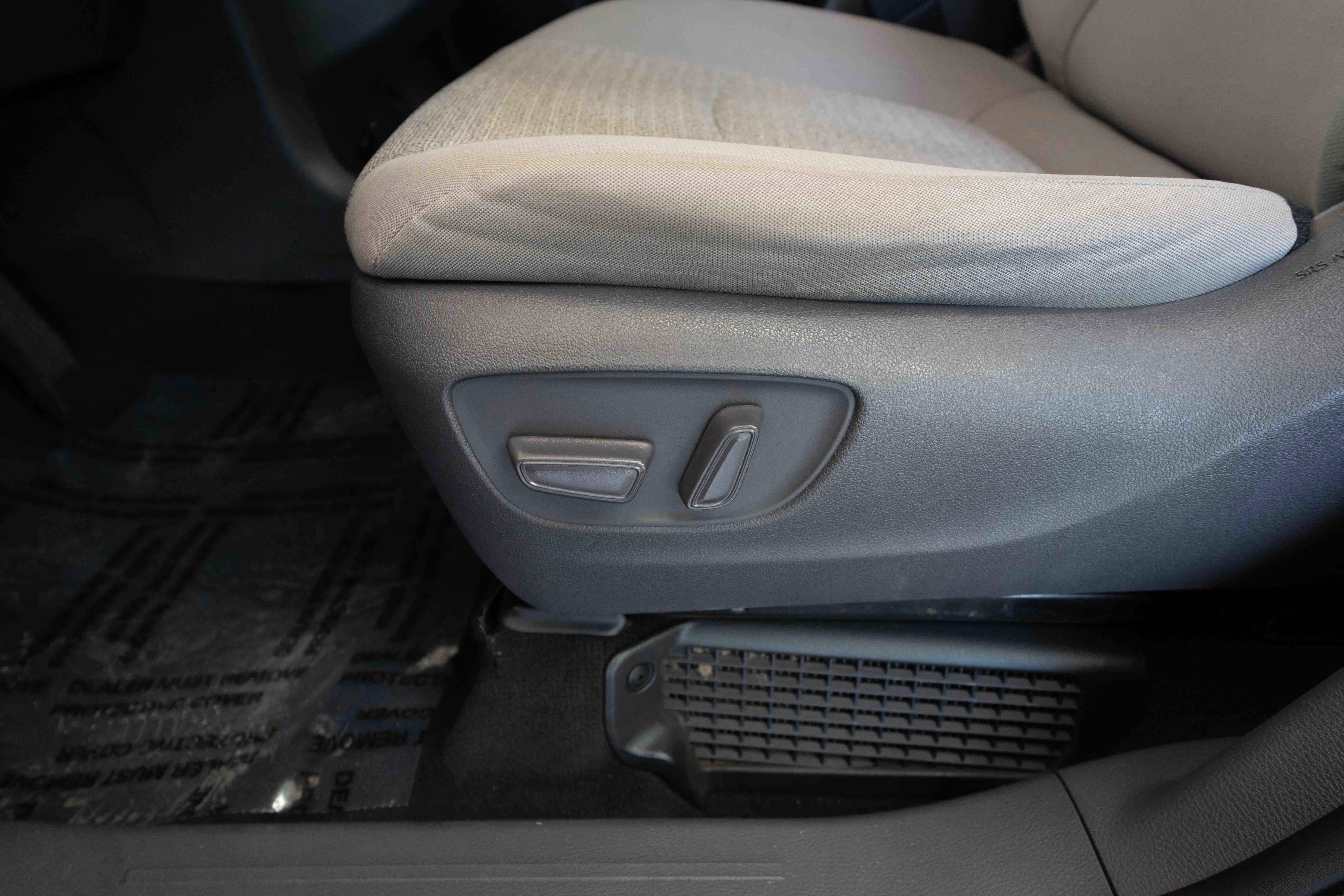 Used 2021 Toyota Sienna LE AWD/4WD image 12