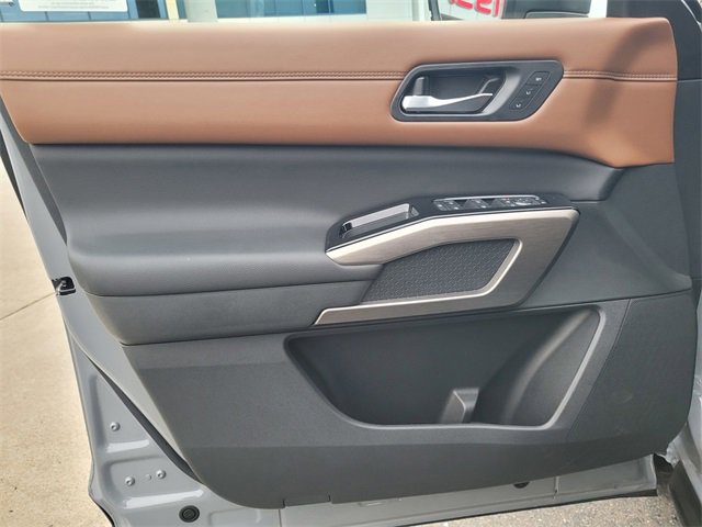 New 2025 Nissan Pathfinder Platinum image 7