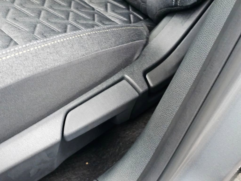 New 2026 Nissan Kicks SV w/ SV Premium Package image 32