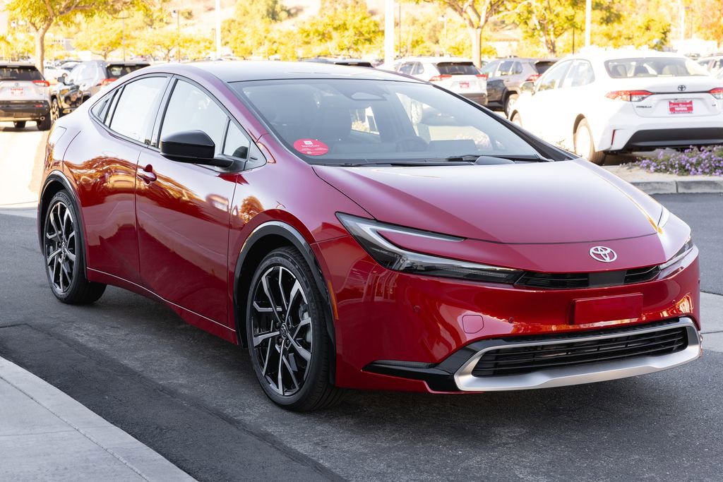 New 2026 Toyota Prius Plug-In Hybrid FWD image 3