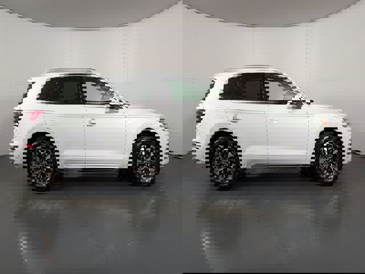 Certified 2025 Audi Q5 2.0T Premium Plus w/ Premium Plus Package image 39