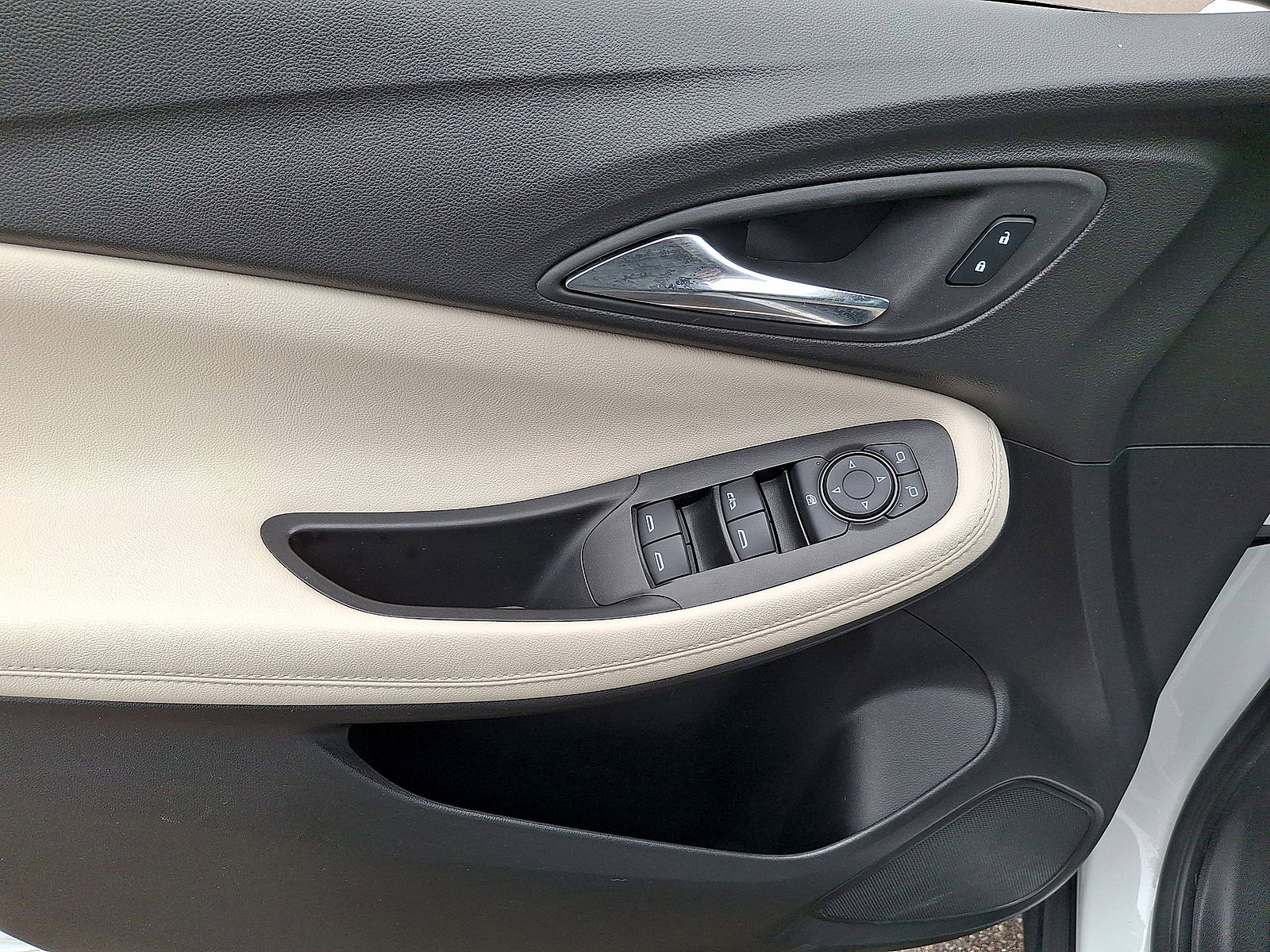 Used 2023 Buick Encore GX Select AWD/4WD image 10