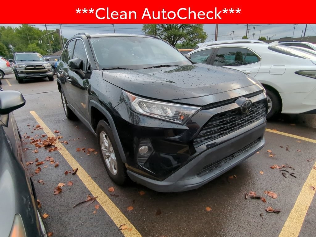 Used 2021 Toyota RAV4 XLE FWD image 3