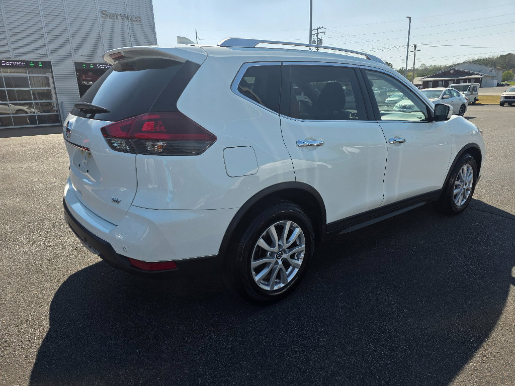 Used 2020 Nissan Rogue SV image 3