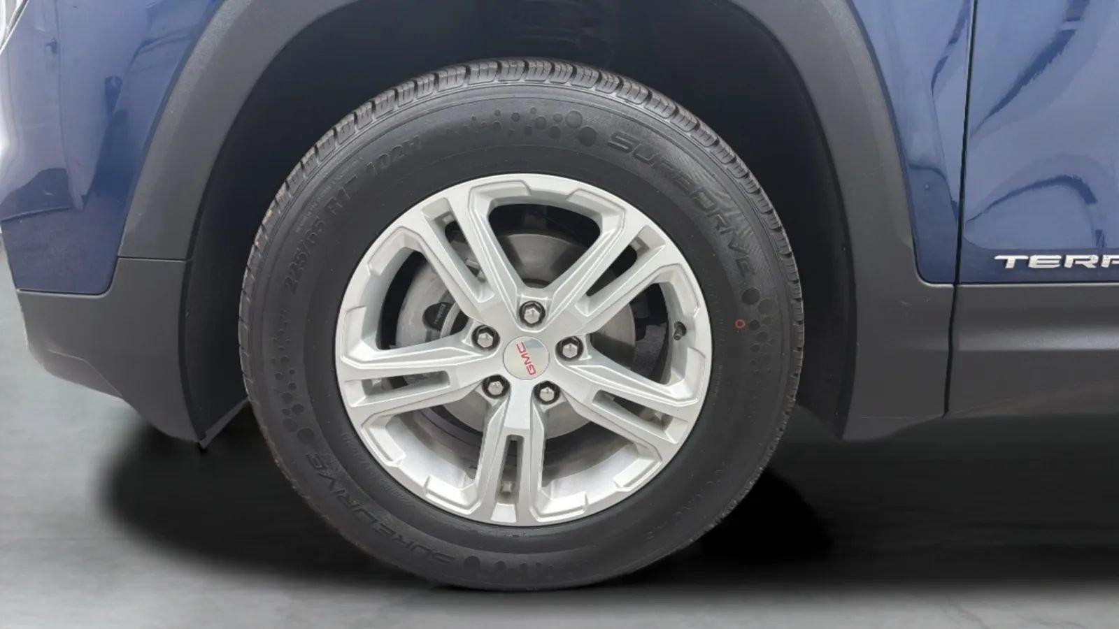Used 2023 GMC Terrain SLE w/ LPO, Floor Liner Package AWD/4WD image 26
