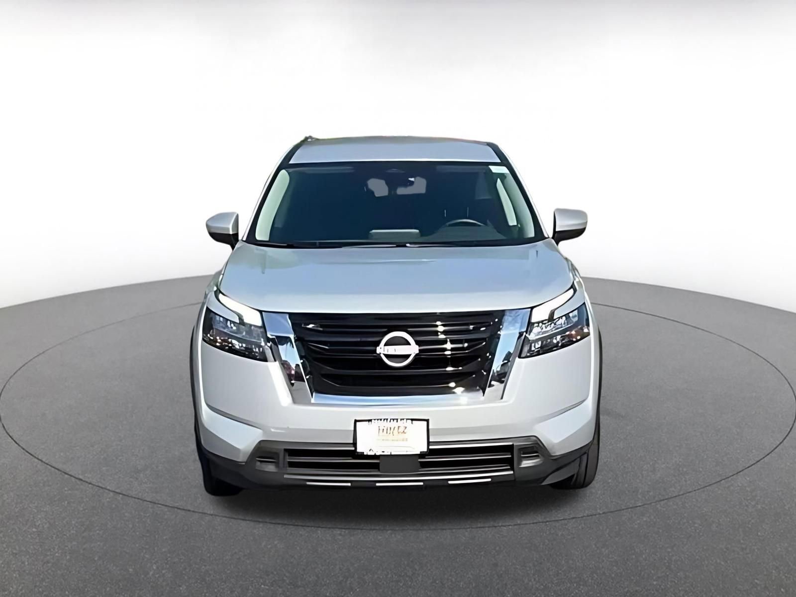 Used 2025 Nissan Pathfinder SV FWD image 4