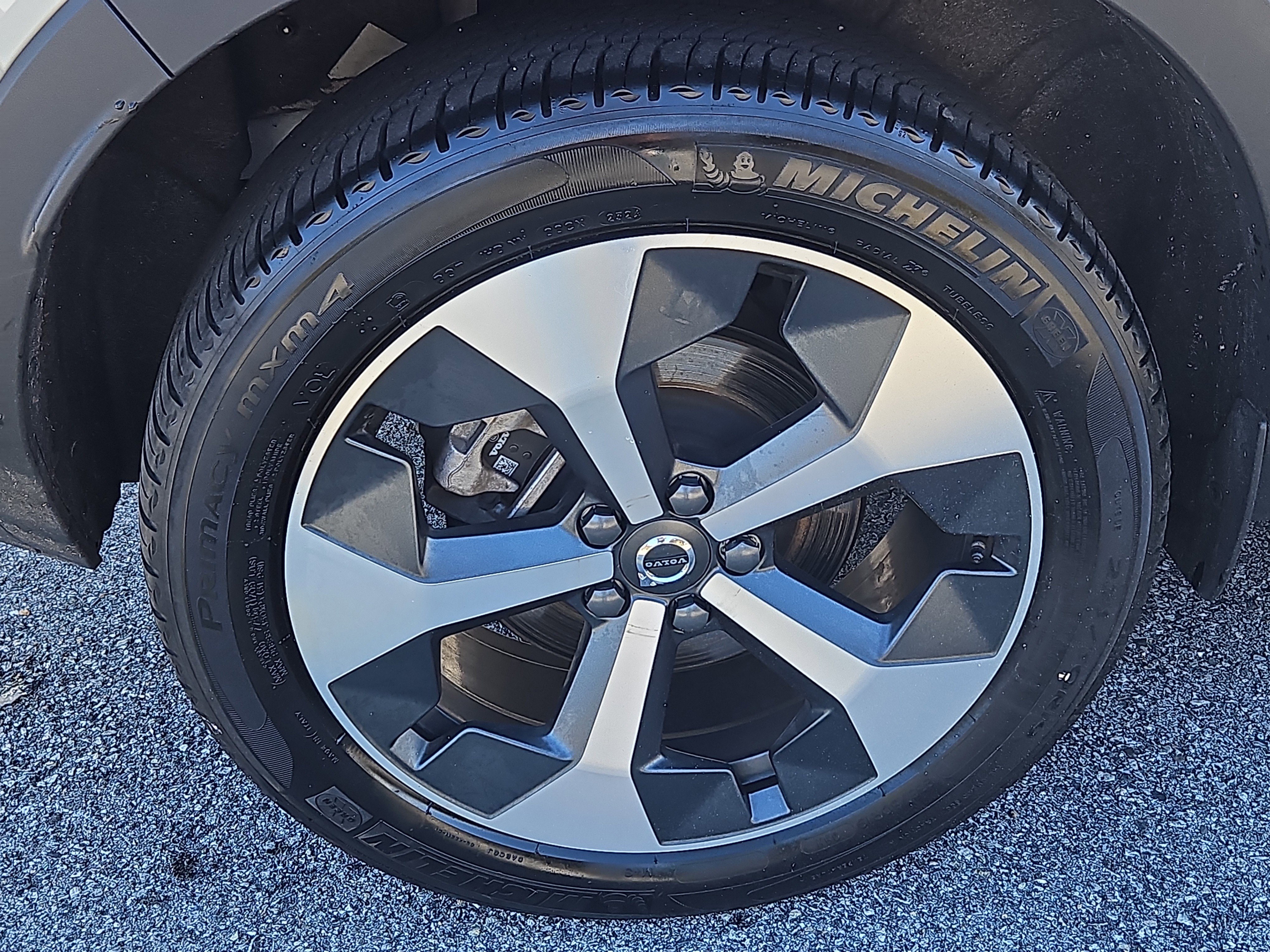 Used 2025 Volvo XC40 B5 Plus w/ Protection Package Premier image 31