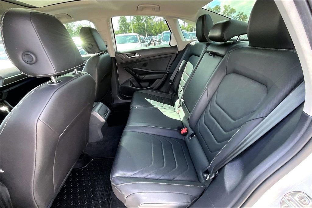 Certified 2020 Volkswagen Jetta SEL Premium image 17