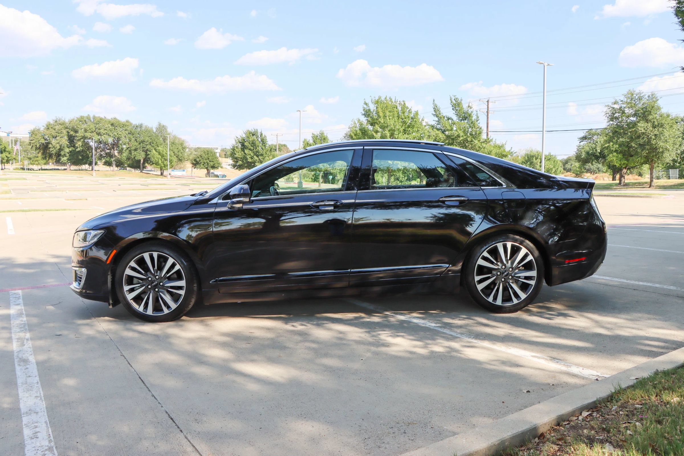 Used 2019 Lincoln MKZ Reserve w/ Luxury Package FWD image 4