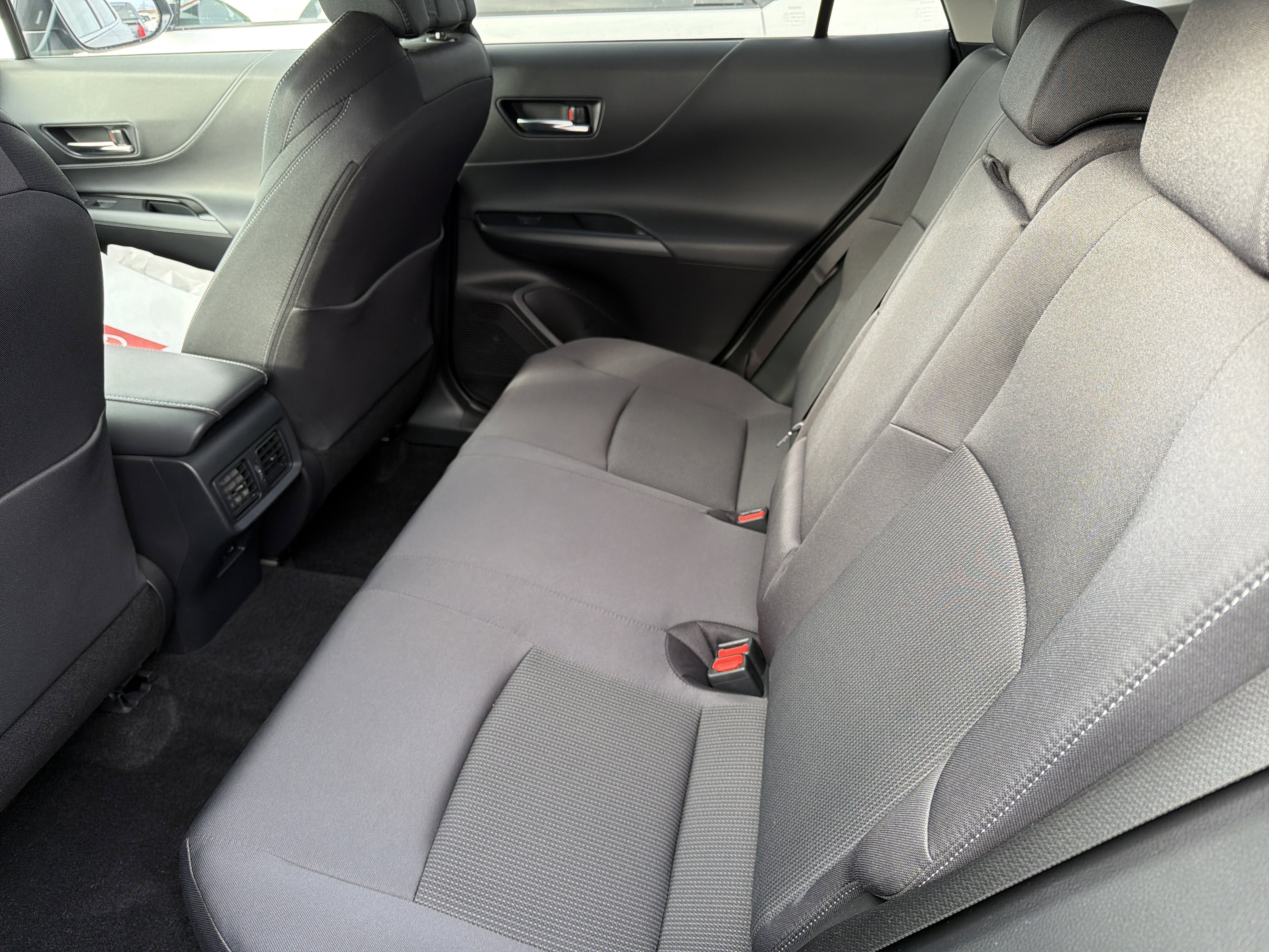 Used 2023 Toyota Venza LE image 21