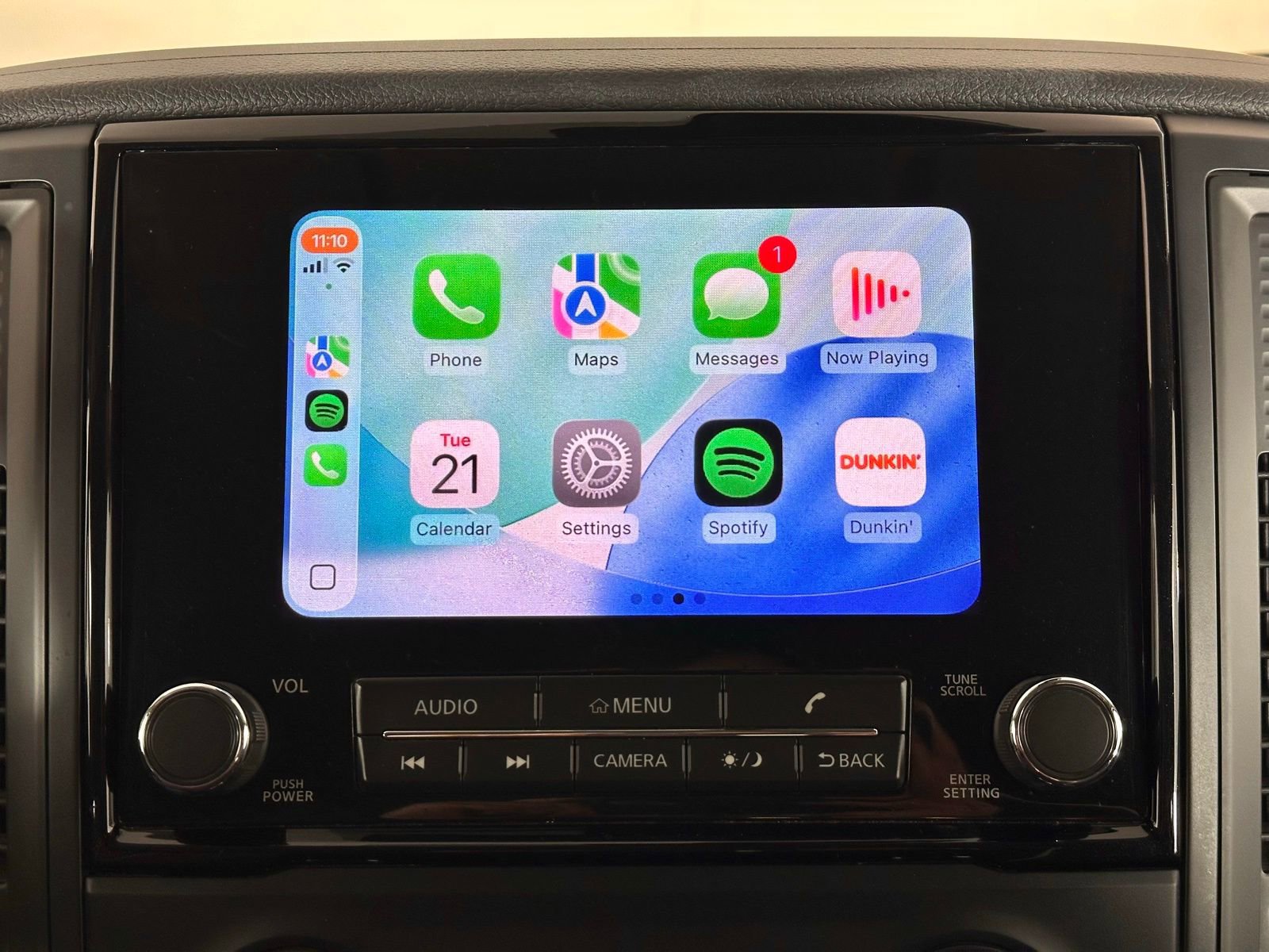 Used 2023 Nissan Titan SV image 3