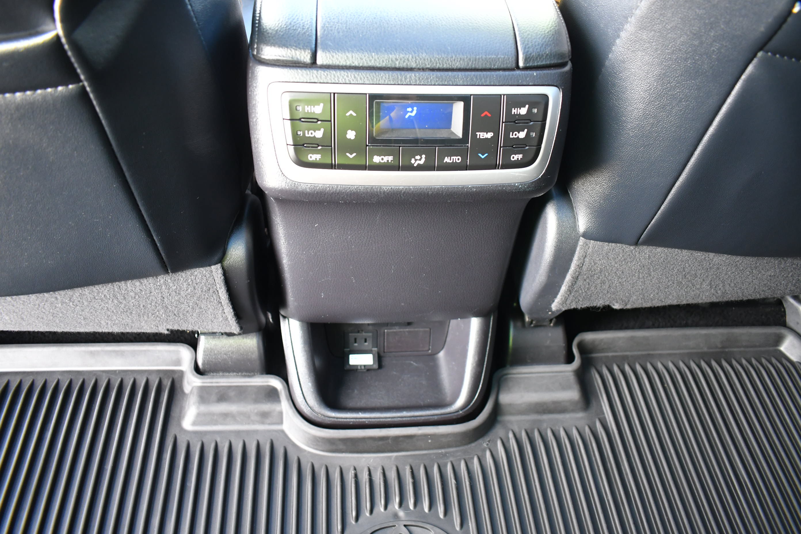 Used 2019 Toyota Highlander Limited Platinum AWD/4WD image 28