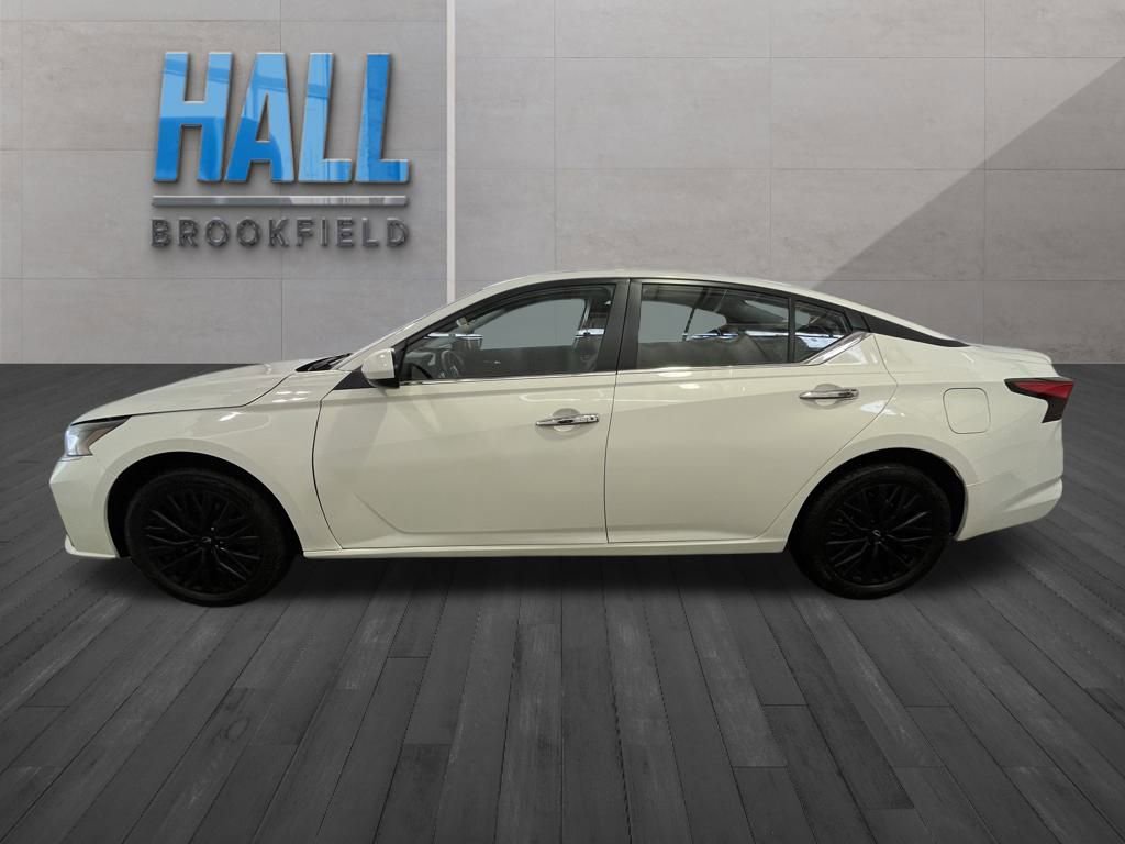 Used 2025 Nissan Altima 2.5 SV w/ SV Special Edition Package AWD/4WD image 2