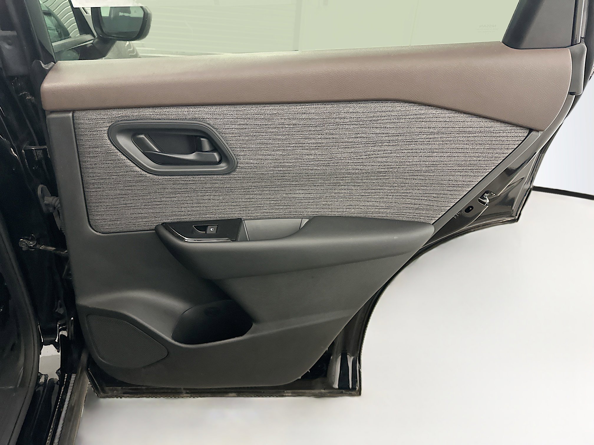 Used 2023 Nissan Rogue S image 31