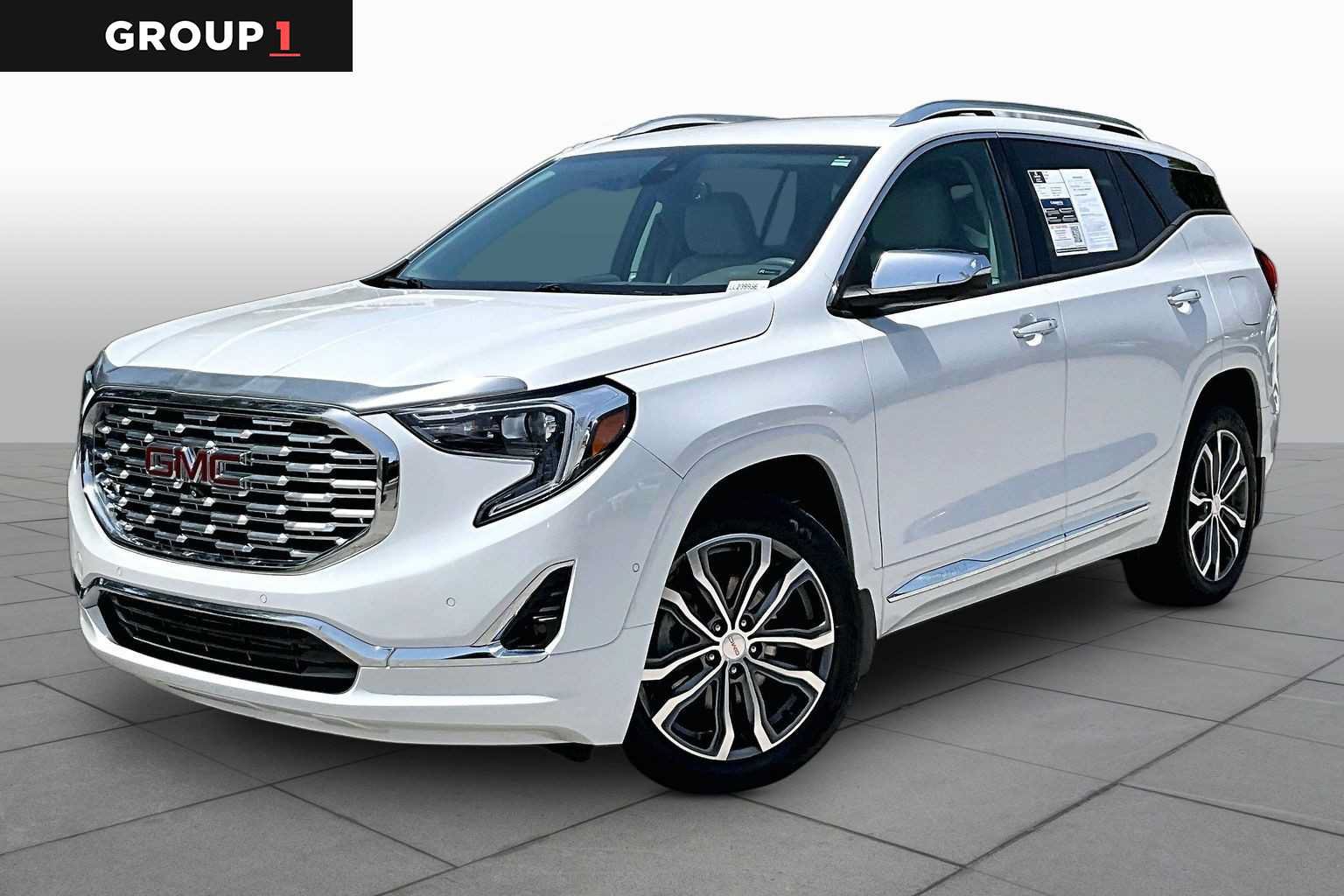 Used 2020 GMC Terrain Denali w/ Denali Premium Package FWD image 1