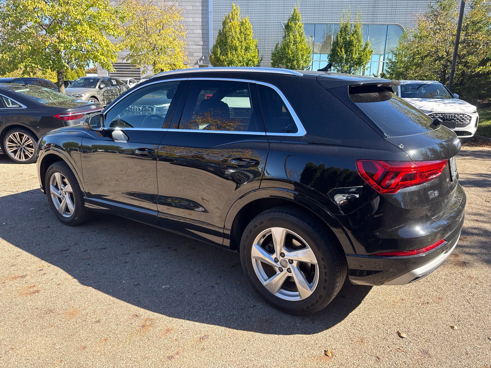 Used 2019 Audi Q3 2.0T Premium w/ Convenience Package AWD/4WD image 3