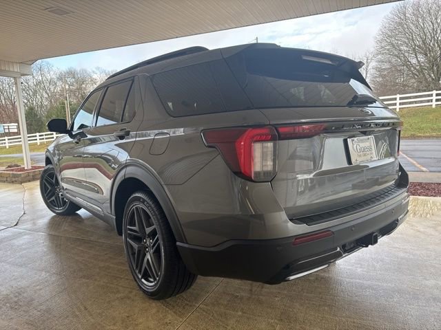 Used 2025 Ford Explorer ST-Line w/ ST-Line Street Pack image 10