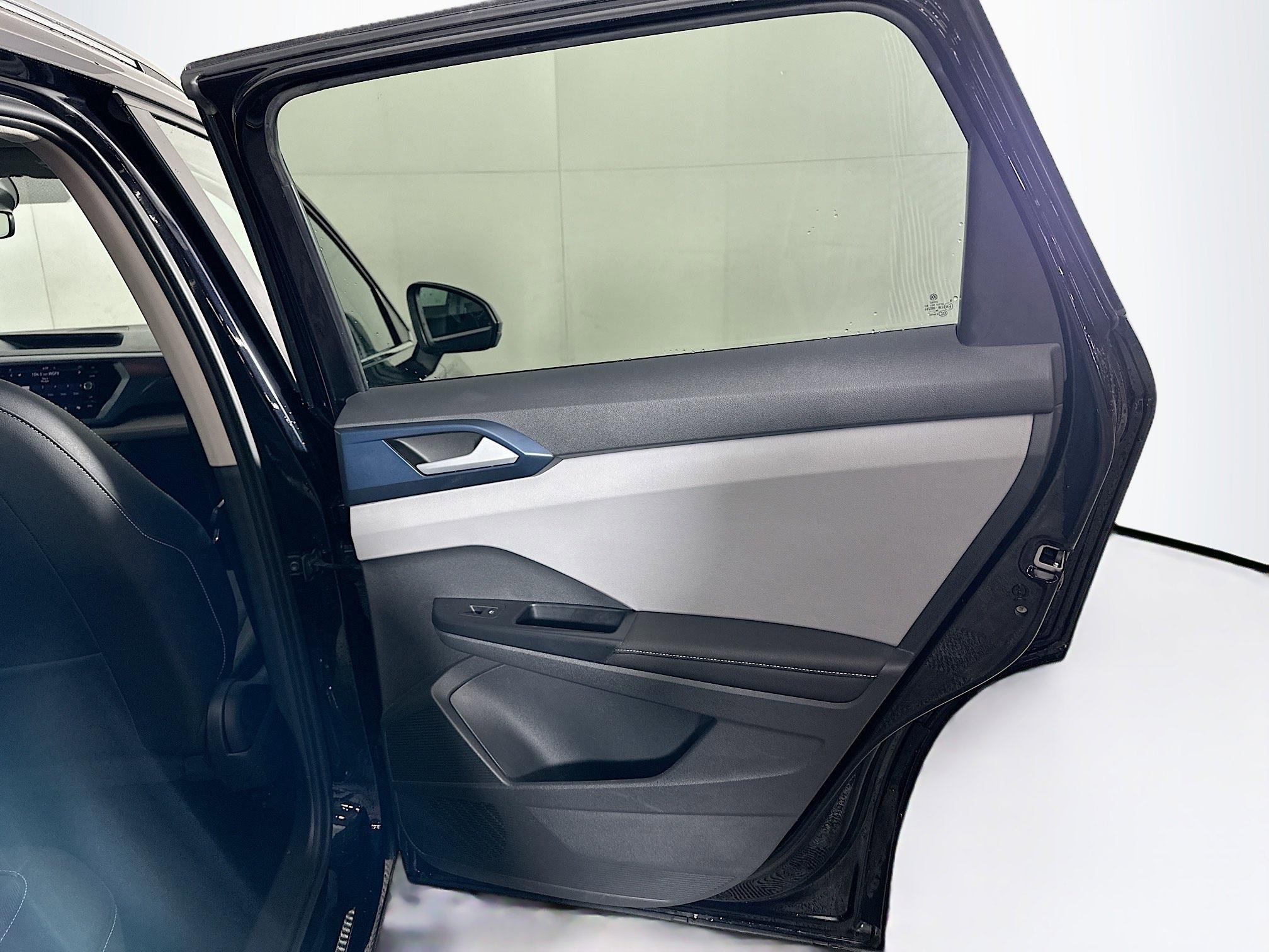 Used 2024 Volkswagen Taos SE image 27