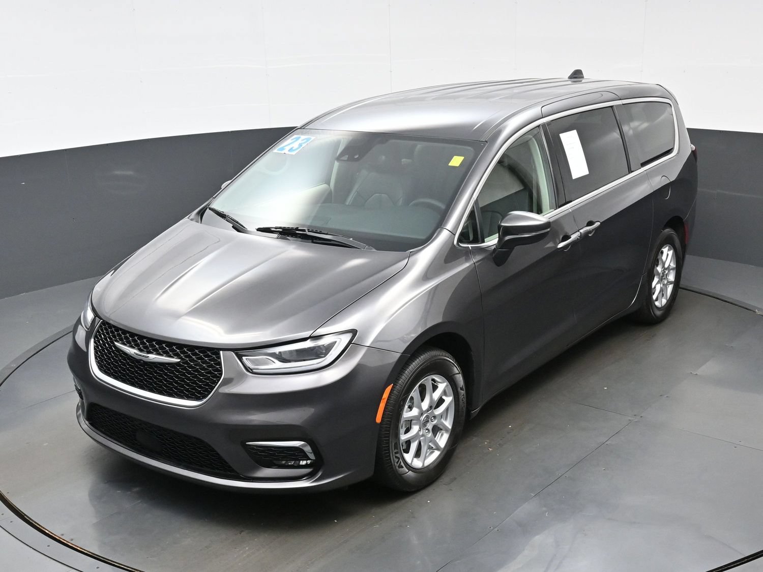 Used 2023 Chrysler Pacifica Touring-L FWD image 37