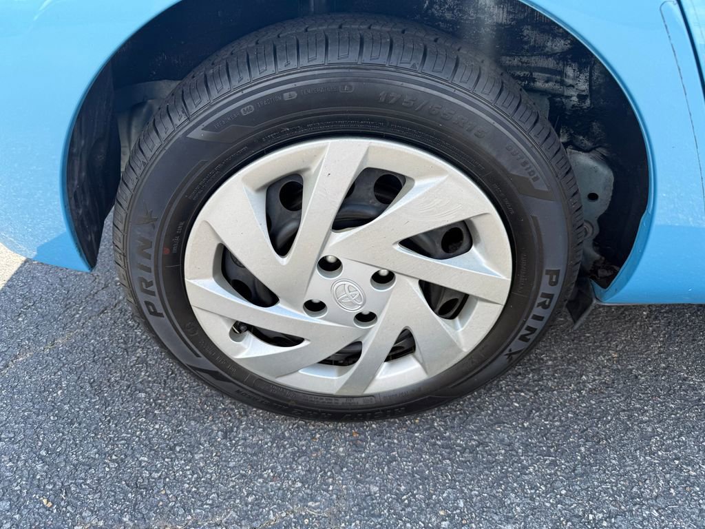 Used 2015 Toyota Prius C Two image 9