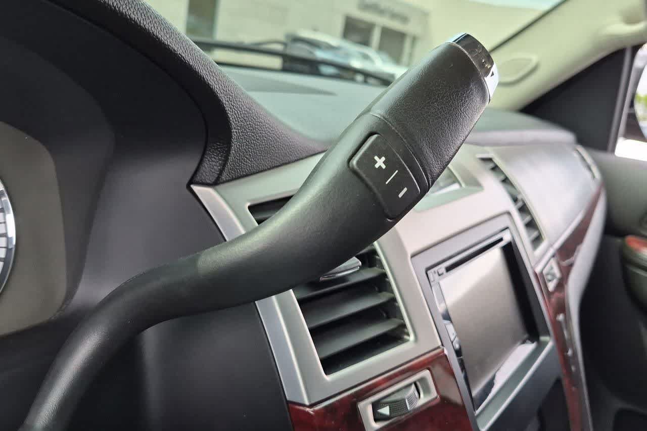 Used 2010 Cadillac Escalade Luxury AWD/4WD image 31