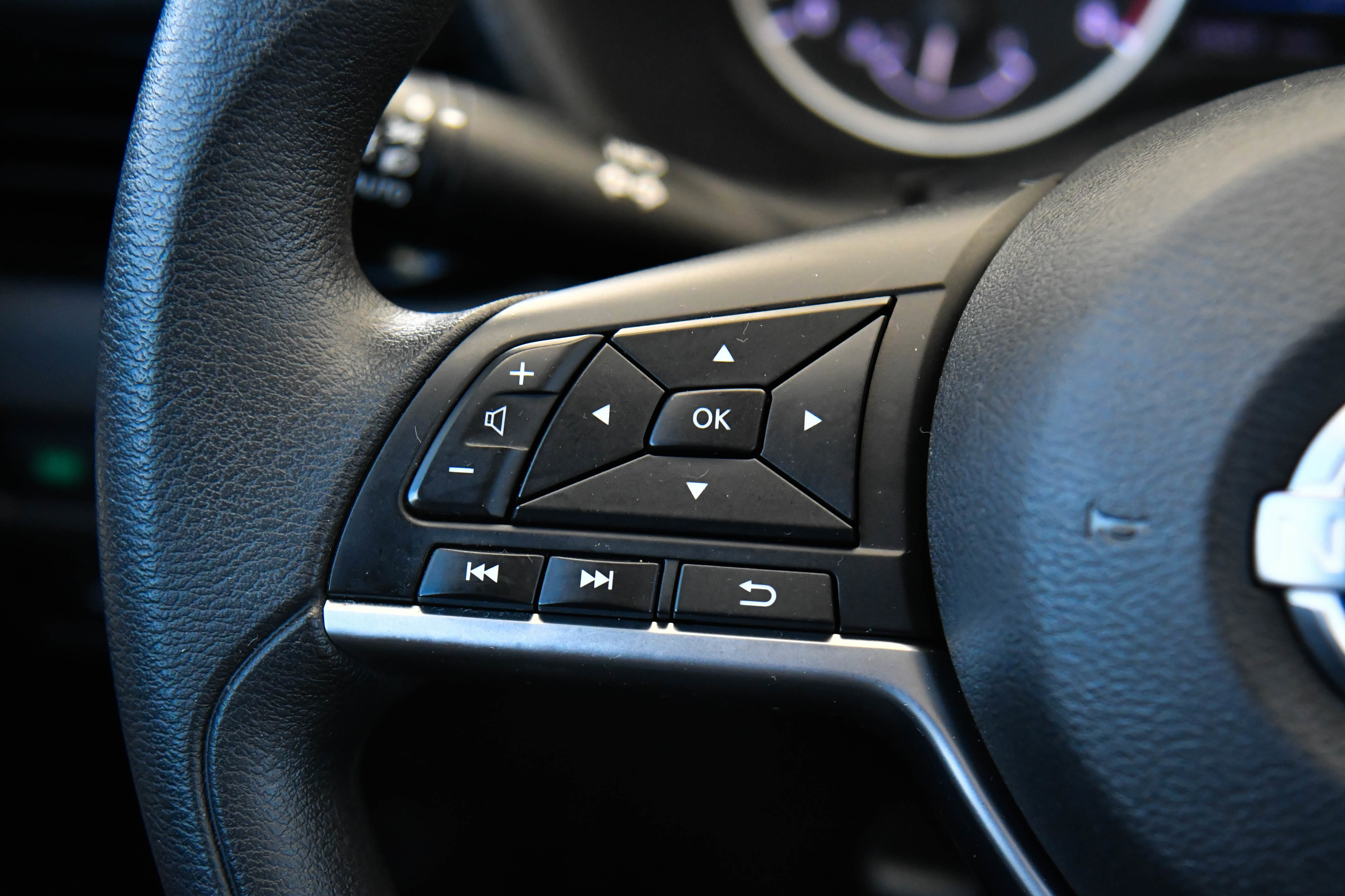 Used 2024 Nissan Sentra SV FWD image 26