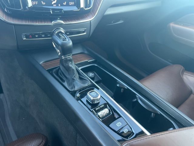 Used 2020 Volvo XC60 T6 Inscription w/ Protection Package Premier image 13