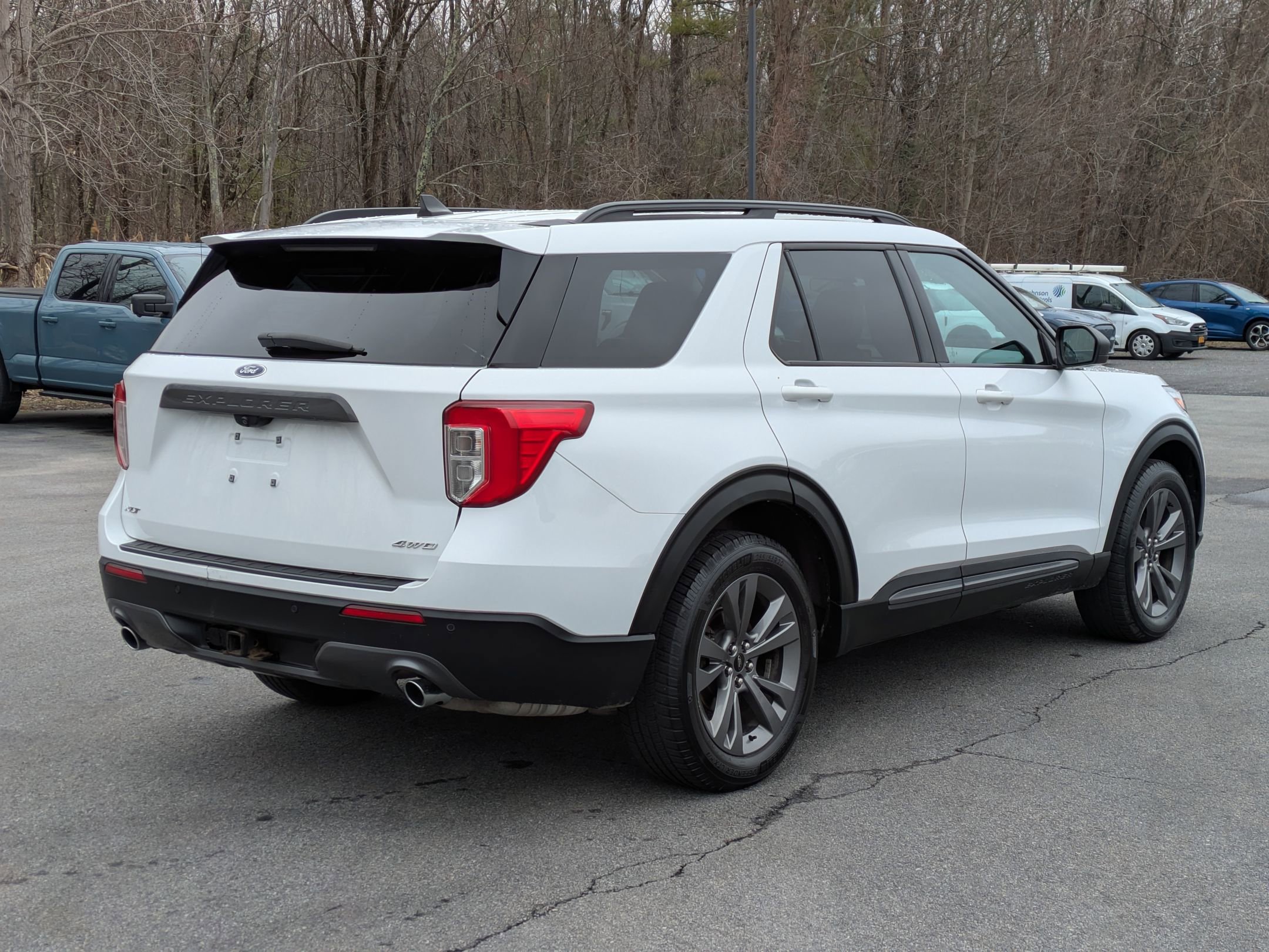 Used 2021 Ford Explorer XLT w/ Equipment Group 202A AWD/4WD image 3