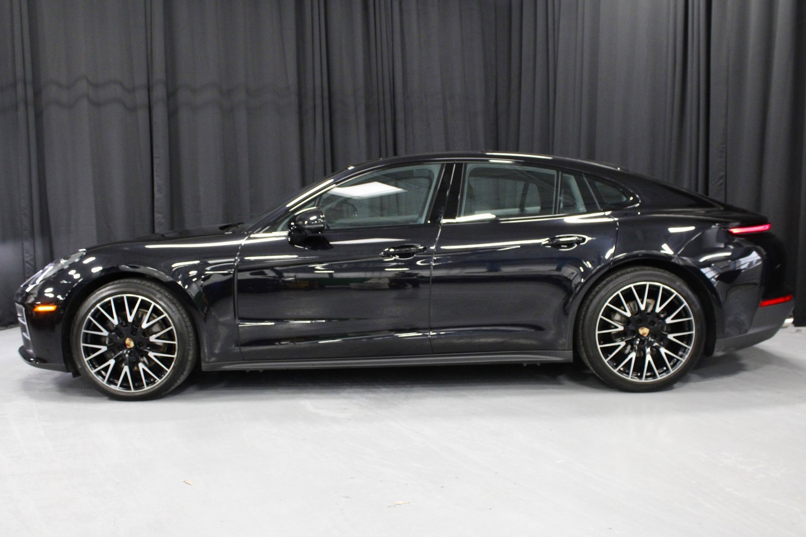 Certified 2025 Porsche Panamera 4 image 2