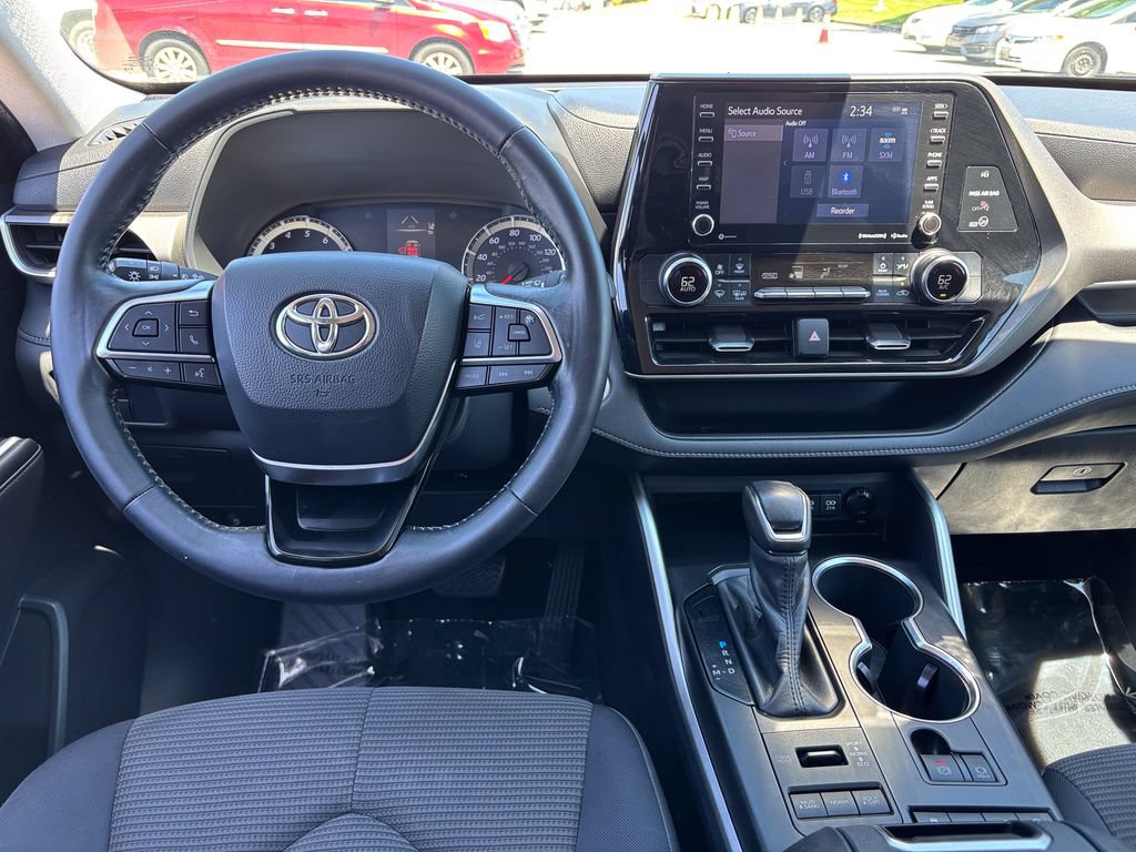 Used 2020 Toyota Highlander LE AWD/4WD image 22
