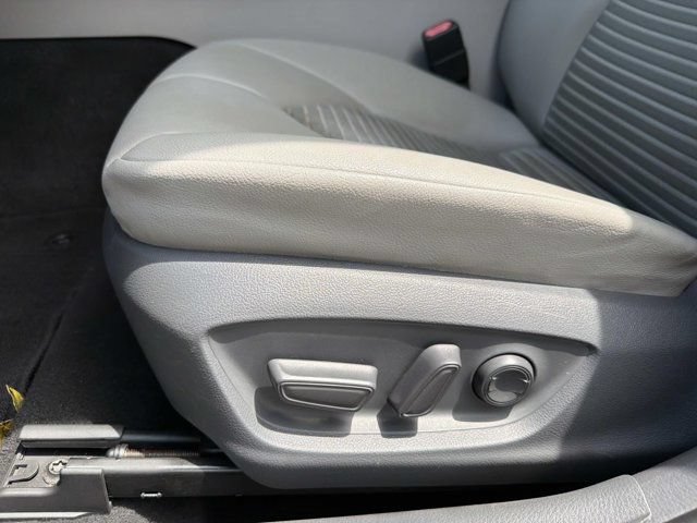 Used 2018 Toyota Camry SE FWD image 10