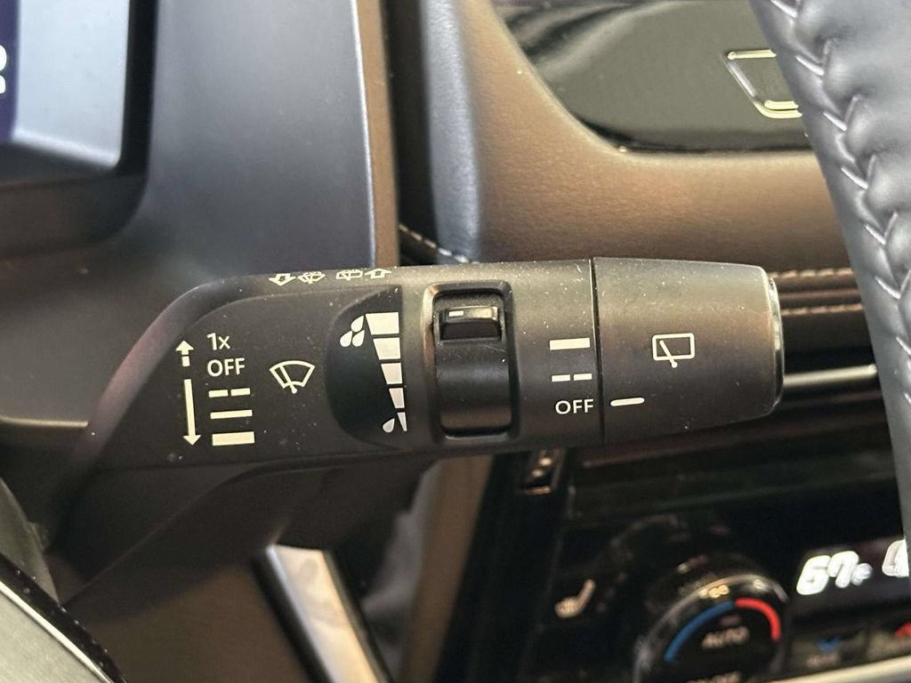 Used 2025 Nissan Rogue Platinum w/ Platinum Premium Package AWD/4WD image 28