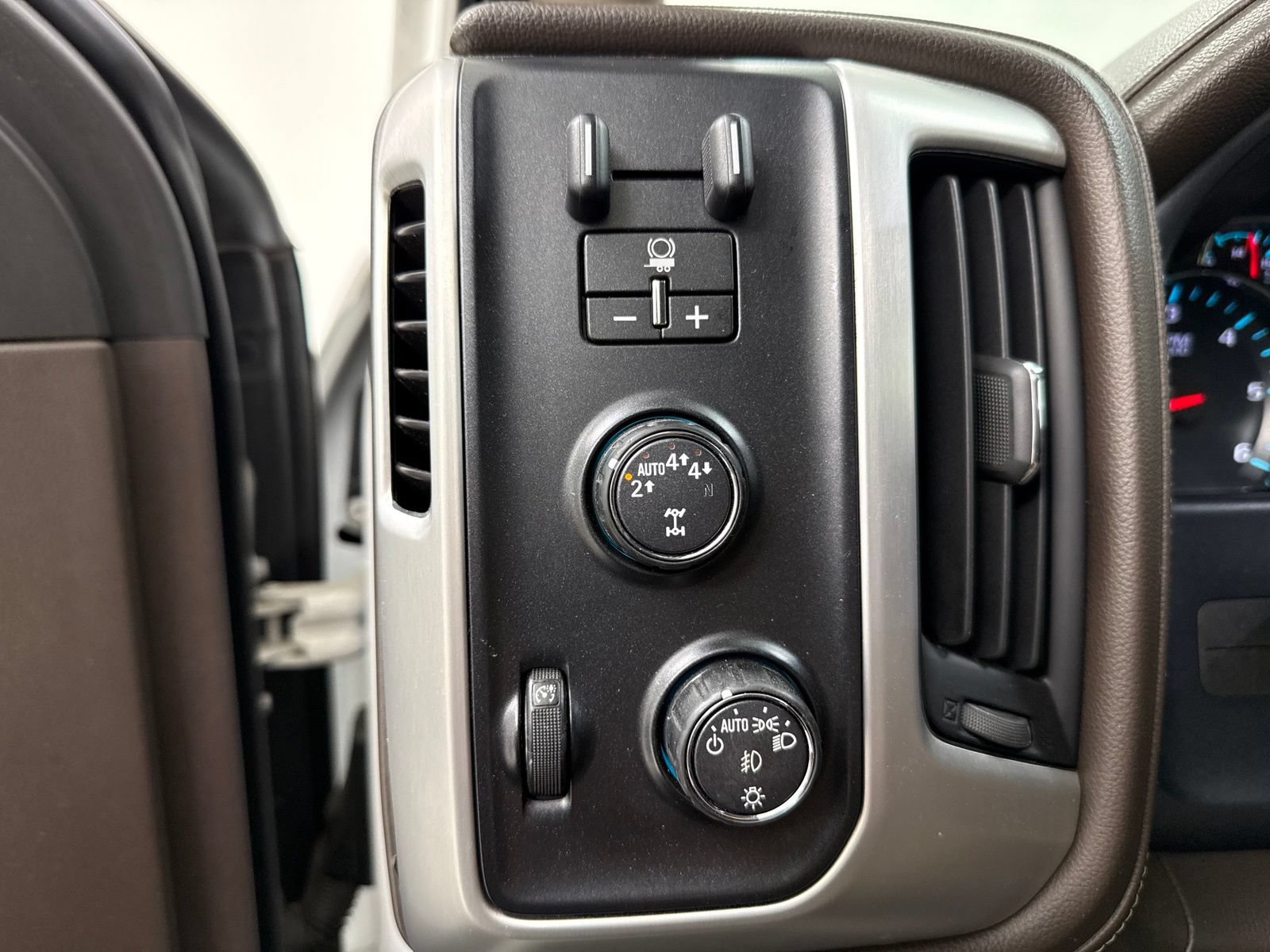 Used 2018 GMC Sierra 1500 SLT AWD/4WD image 16
