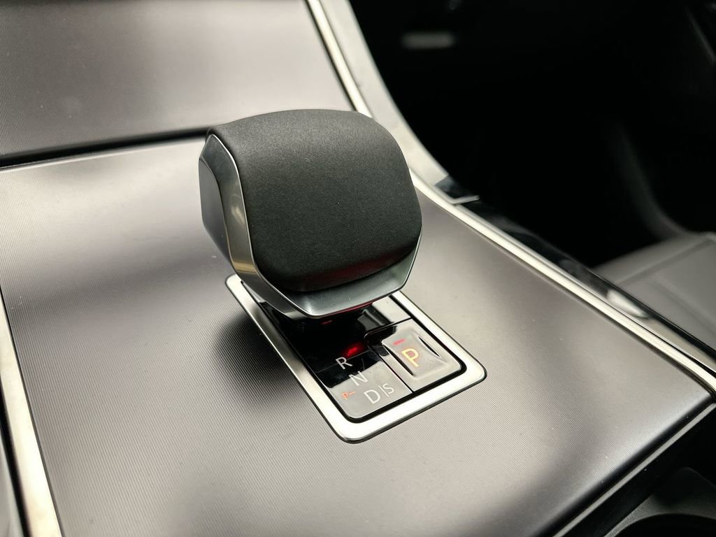 New 2026 Land Rover Range Rover Velar Dynamic SE image 11