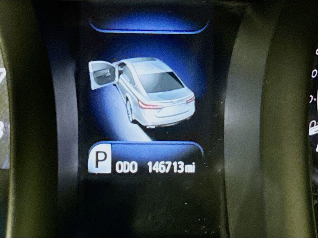 Used 2016 Toyota Avalon XLE Plus image 12