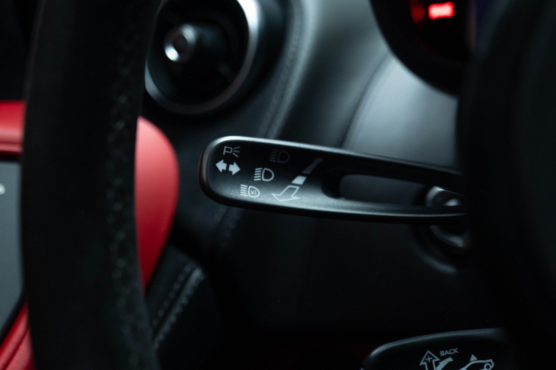 Used 2019 McLaren 570S Coupe RWD image 37