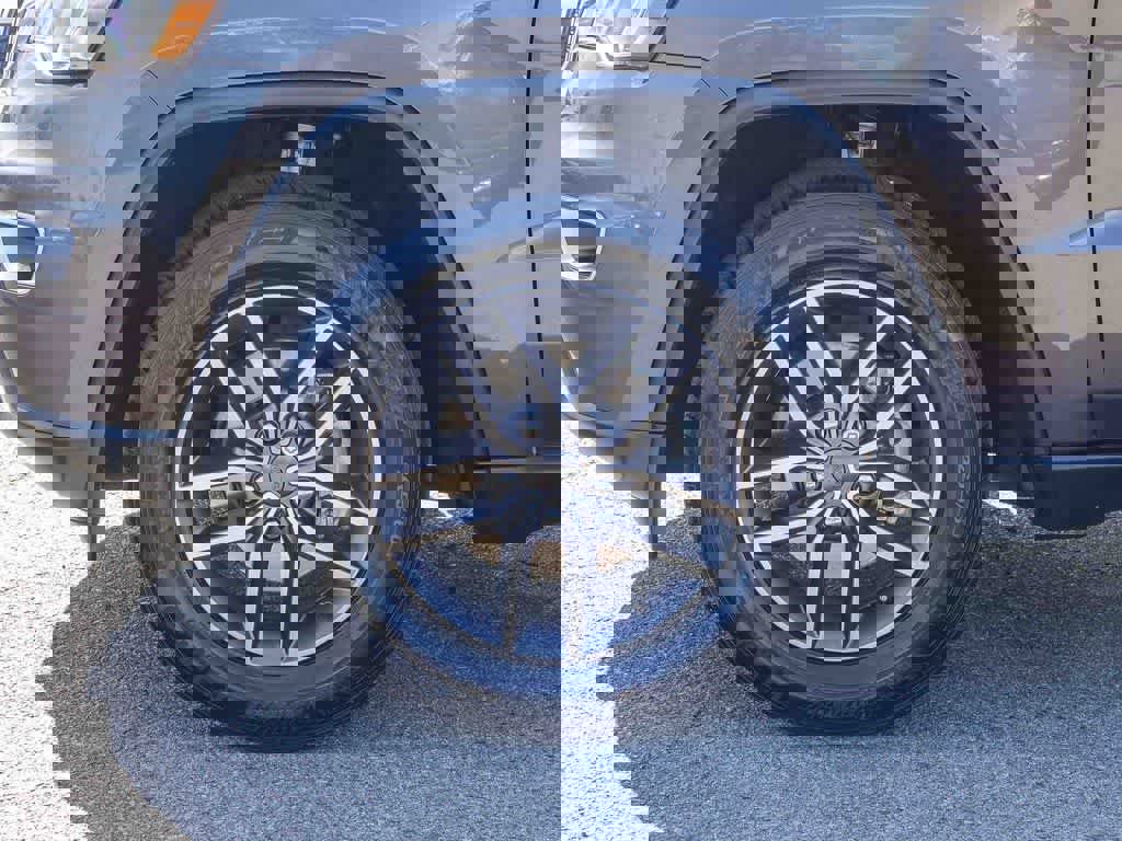 Certified 2020 Jeep Grand Cherokee Limited w/ Luxury Group II image 10