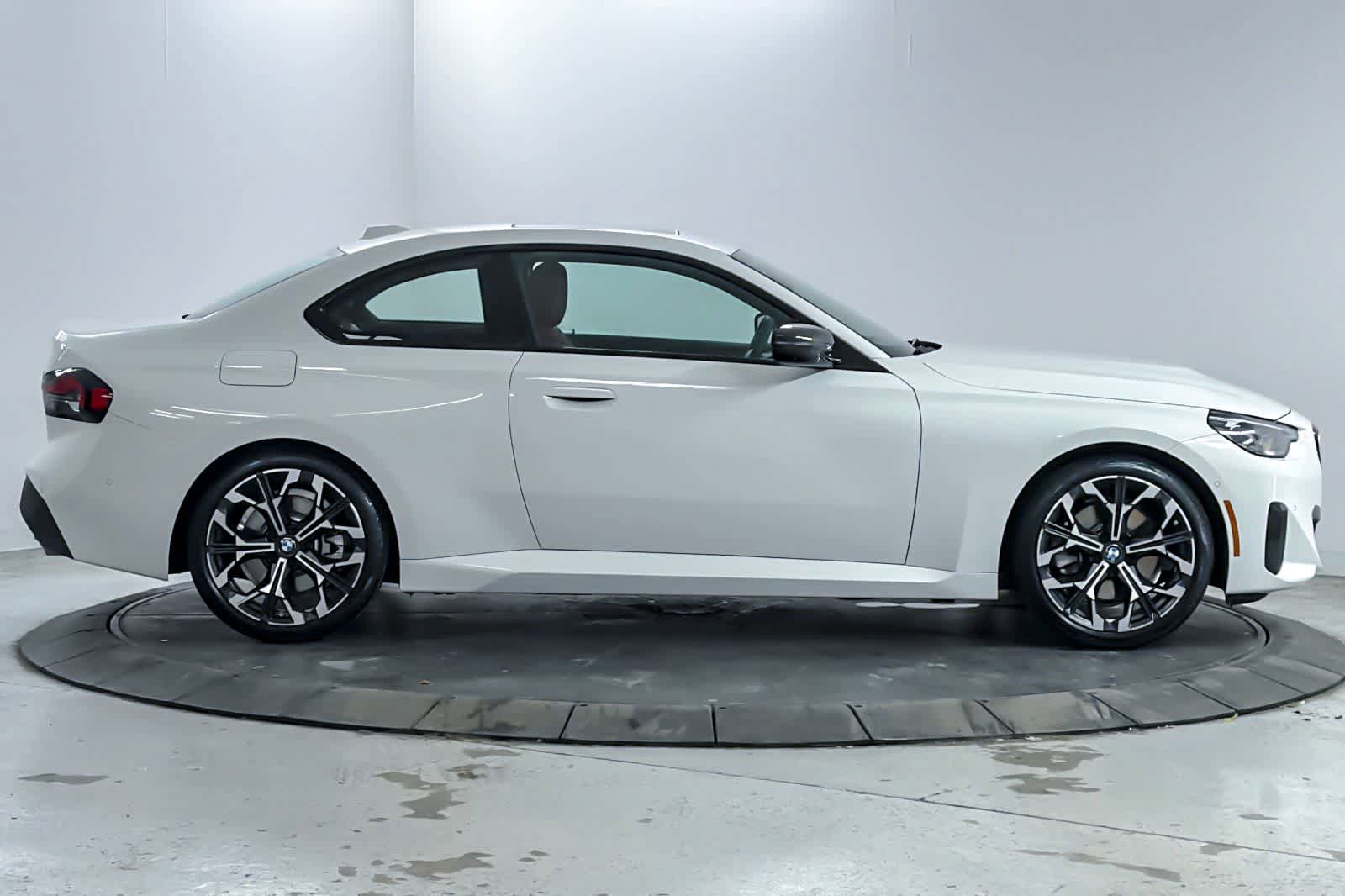 Used 2025 BMW 230i Coupe w/ Premium Package RWD image 8