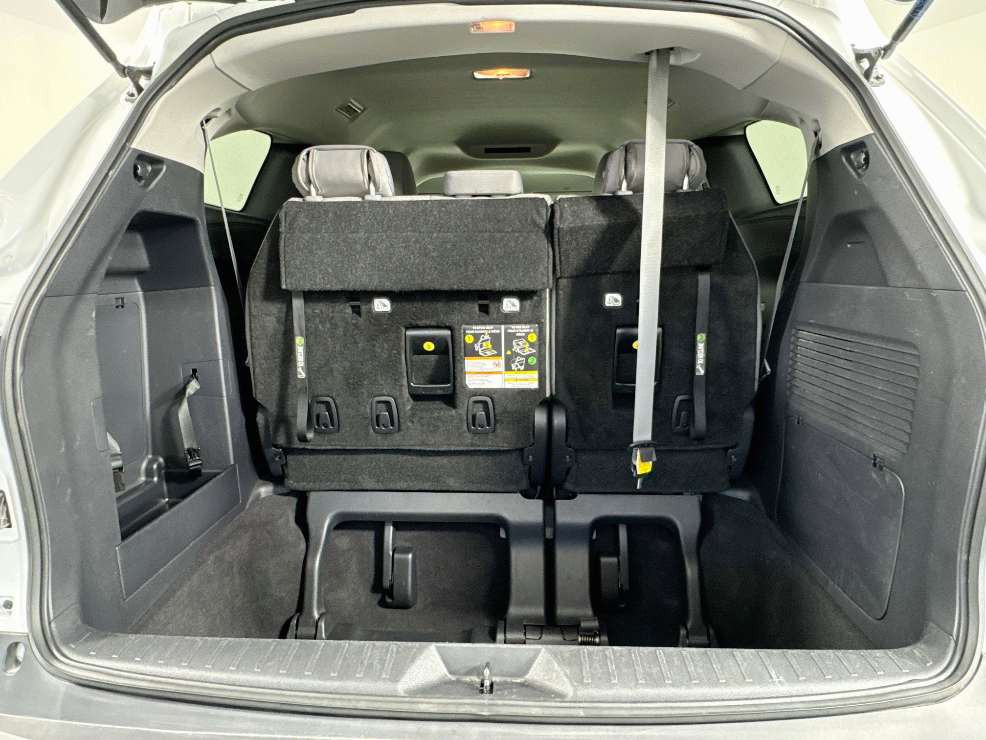 Certified 2025 Toyota Sienna LE FWD image 25