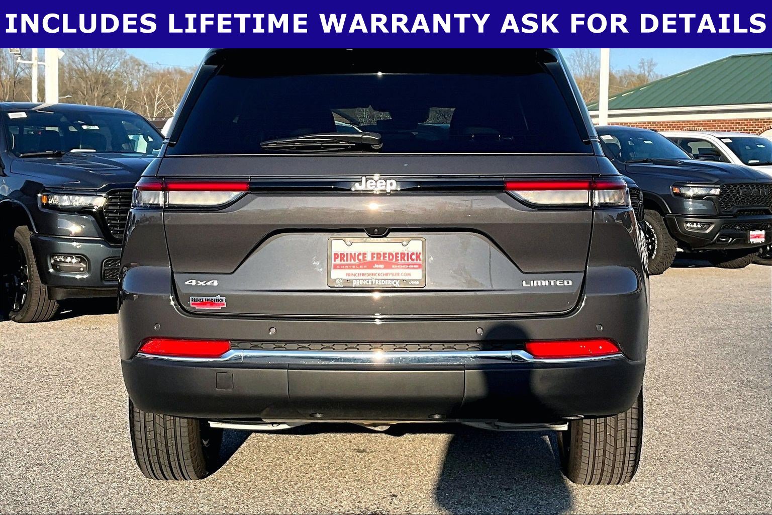 Used 2025 Jeep Grand Cherokee Limited AWD/4WD image 4