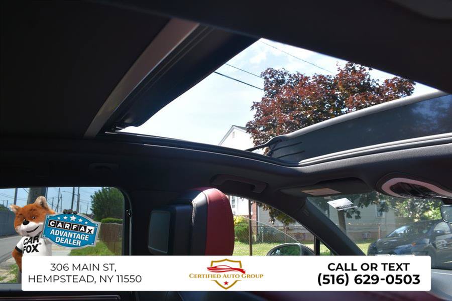 Used 2023 Porsche Macan Turbo AWD/4WD image 26